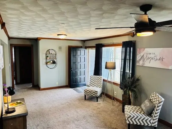 1201 Vassar Dr, Salina, KS 67401