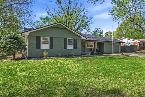 7407 E Plaza Ln, Wichita, KS 67206-2127