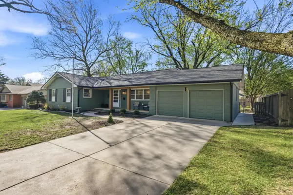 7407 E Plaza Ln, Wichita, KS 67206-2127