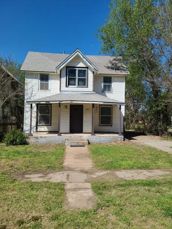 442 W 8th Ave,  Winfield,  KS 67156