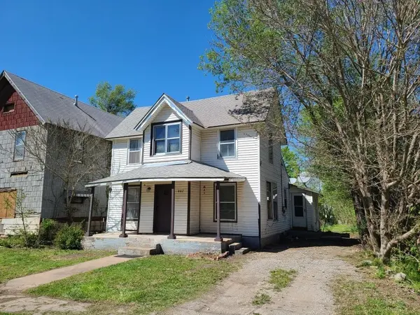442 W 8th Ave, Winfield, KS 67156