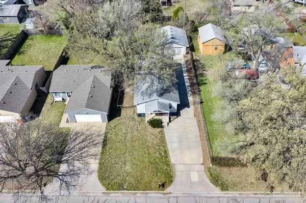 217 N Tracy St, Wichita, KS 67212