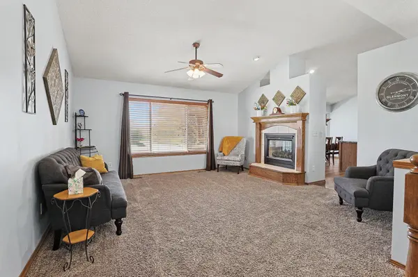 9230 W Meadow Knoll Ct, Wichita, KS 67205