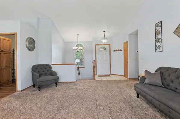 9230 W Meadow Knoll Ct, Wichita, KS 67205