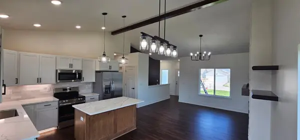 5037 N Toben Dr, Bel Aire, KS 67226
