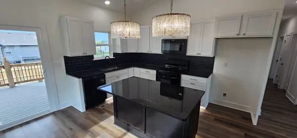 5073 N Toben Dr, Bel Aire, KS 67226