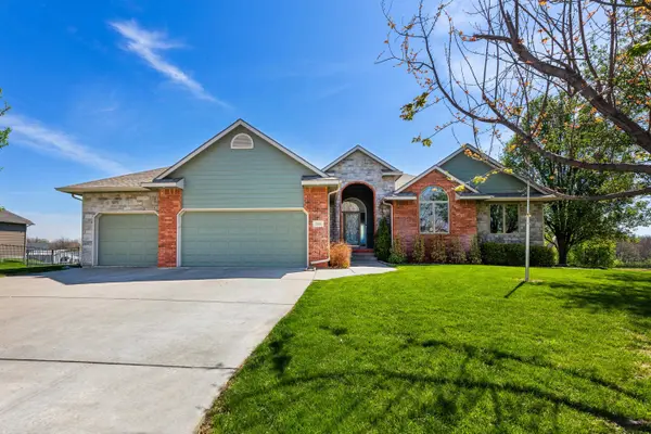 500 N Fiddlers Creek St,  Valley Center,  KS 67147