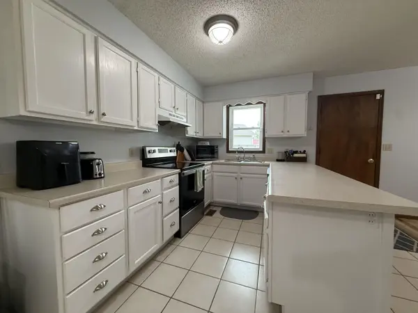 6658 S Bedford Cir, Derby, KS 67037