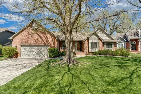 2516 N Meadow Grove Cir, Wichita, KS 67205