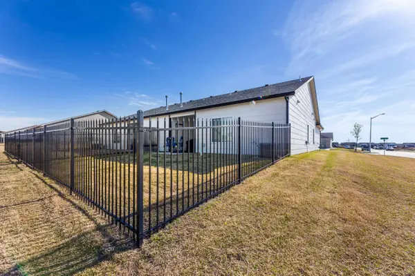 5201/5203 N Cypress St, Bel Aire, KS 67205-5261