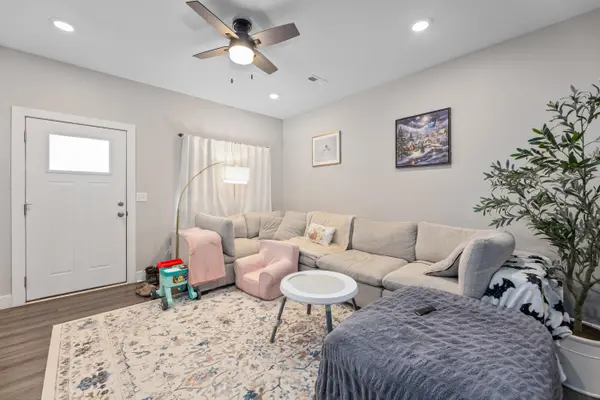 5200/5202 Honey Locust Cir, Bel Aire, KS 67226