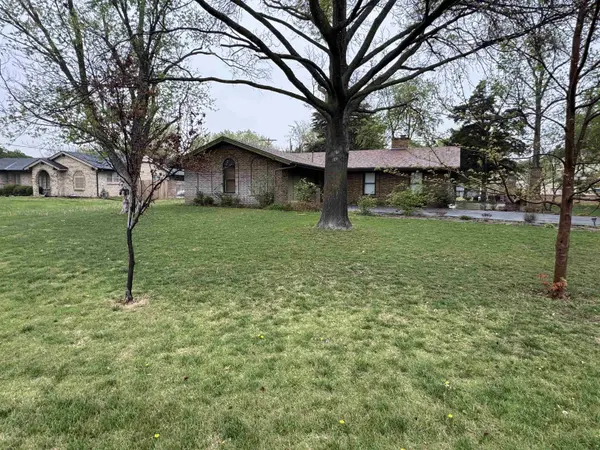 649 S Wetmore St, Wichita, KS 67209