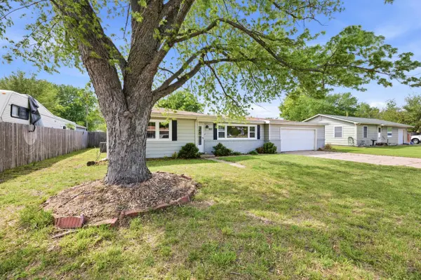 909 N Bebe St, Wichita, KS 67212