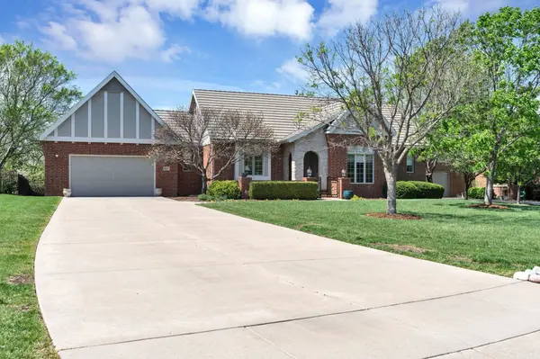 9237 N Wilson Estates Ct, Wichita, KS 67206