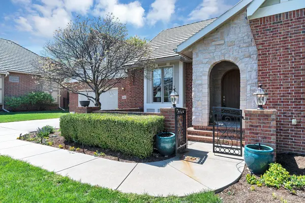9237 N Wilson Estates Ct, Wichita, KS 67206