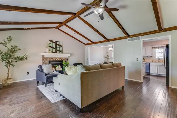 4141 N Danbury St, Bel Aire, KS 67220