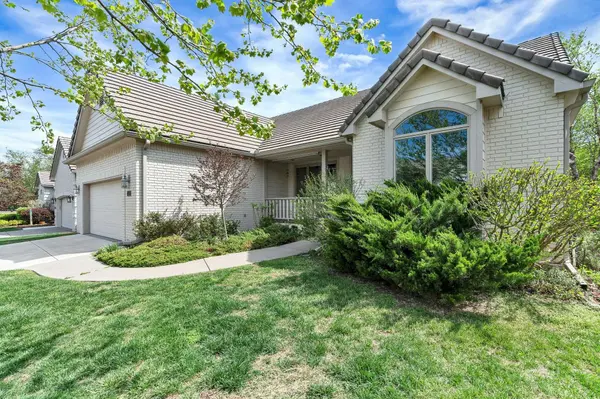 722 N Crest Ridge Ct, Wichita, KS 67230