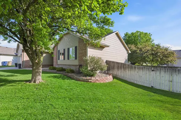 2414 N Covington Ct, Wichita, KS 67205