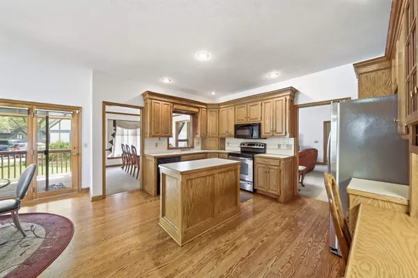 14101 E Lakeview Ct, Wichita, KS 67230