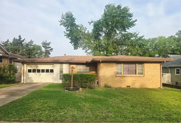 329 N College St,  Winfield,  KS 67156