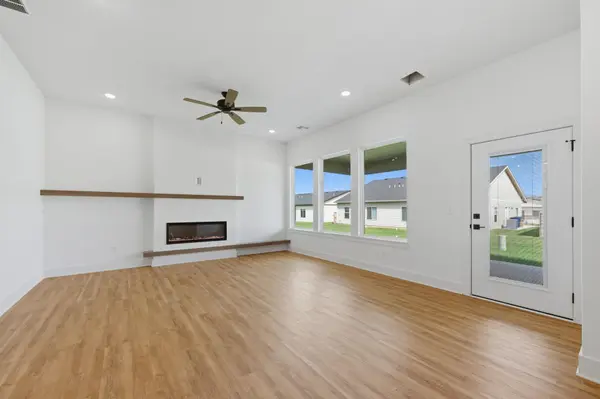 608 E Elmwood St, Park City, KS 67147-1124