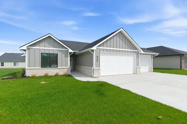 608 E Elmwood St, Park City, KS 67147-1124
