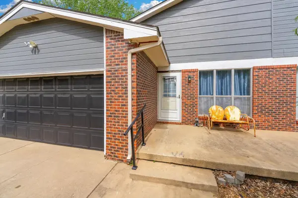 1806 S Longford Ct, Wichita, KS 67207