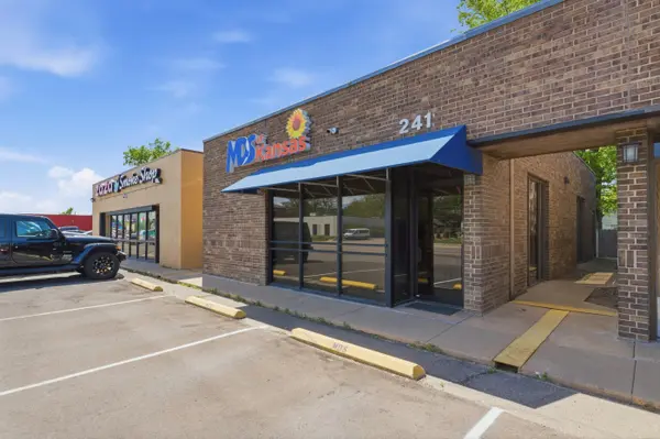 241 N Hillside St, Wichita, KS 67214