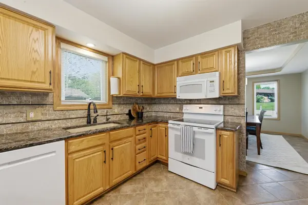 1401 Riverview Rd, Pratt, KS 67124