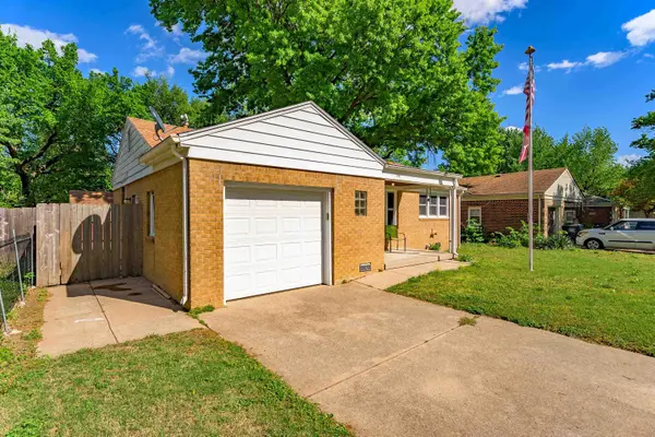 1640 S Lexington Rd, Wichita, KS 67218