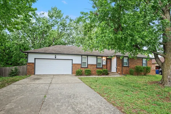 310 Valleyview Ct, Andover, KS 67002