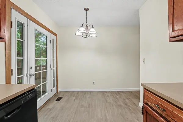 310 Valleyview Ct, Andover, KS 67002