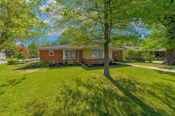104 S Parkwood Ln, Wichita, KS 67218