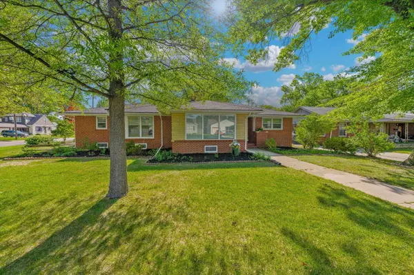 104 S Parkwood Ln, Wichita, KS 67218