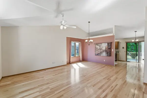 4554 N Eagle Lake Dr, Bel Aire, KS 67220