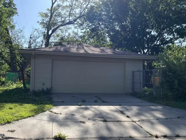 8102 E Indianapolis St, Wichita, KS 67207-0000