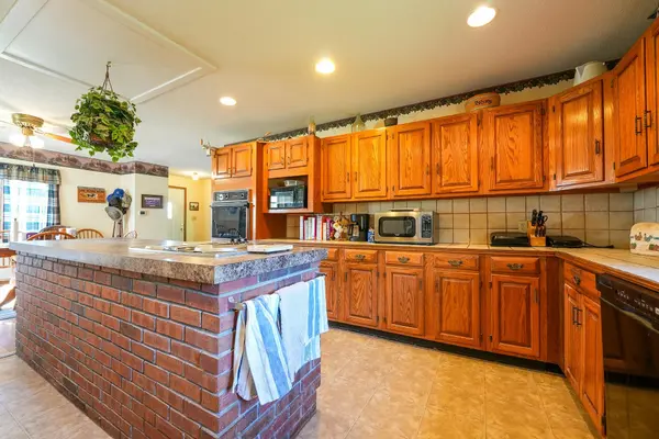 2482 300th St, Lincolnville, KS 66858