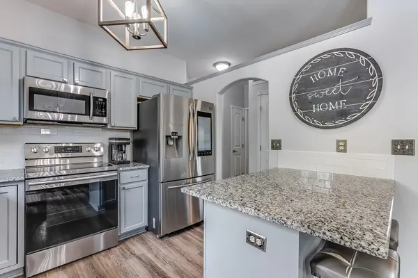 1124 N High Park Dr, Derby, KS 67037-7968