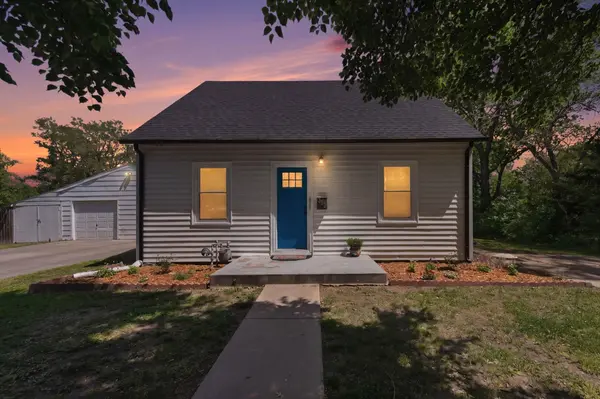 310 N Park Ave, Valley Center, KS 67147