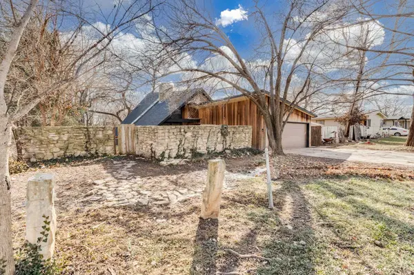1947 E Marion Rd, Wichita, KS 67216