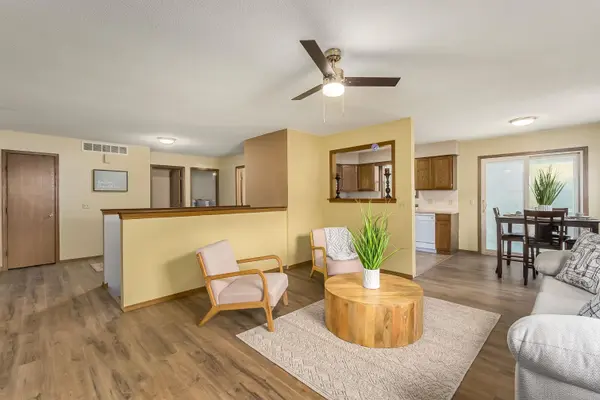 228 W Overlook Dr, Derby, KS 67037-2622