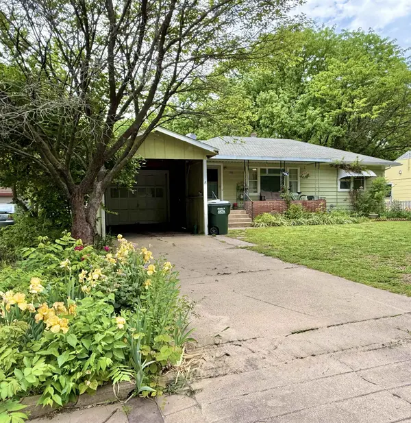 110 W 23rd St, North Newton, KS 67117-8047