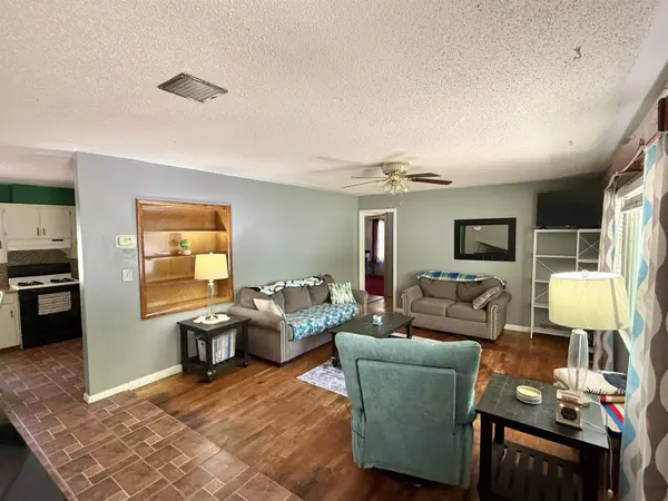 110 W 23rd St, North Newton, KS 67117-8047