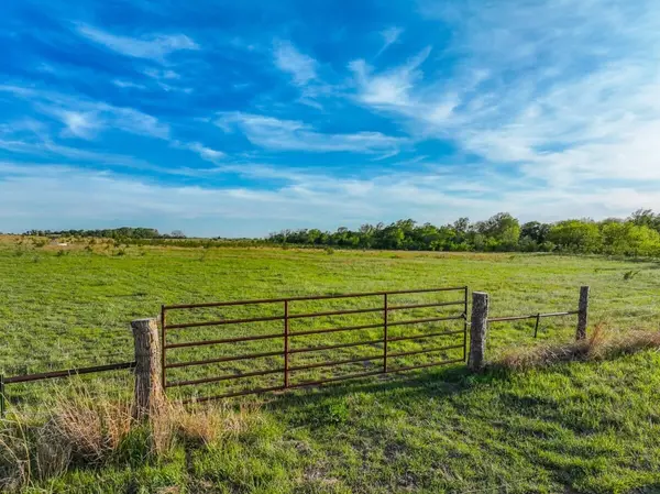 000 S BROADACRES RD, Pretty Prairie, KS 67570