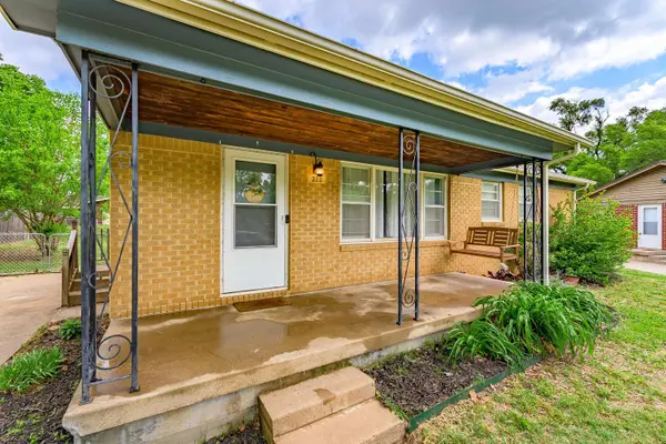 320 Martha Ave, Mulvane, KS 67110