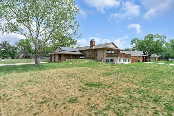2120 N Hyacinth St, Wichita, KS 67203