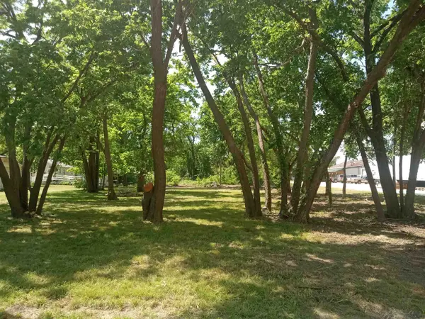 101 Walnut, Halstead, KS 67056
