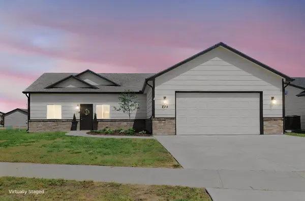 724 N Redbud Ave, Valley Center, KS 67147