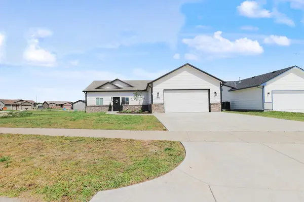 724 N Redbud Ave, Valley Center, KS 67147