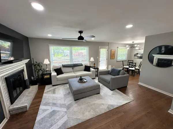 7515 W 71st St, Overland Park, KS 66204